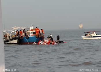 मोठी दुर्घटना! गेटवे ऑफ इंडियाजवळील प्रवासी बोट बुडाली; आतापर्यंत तेरा जणांचा मृत्यू