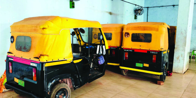 माथेरानमध्ये ई- रिक्षाचा घोटाळा