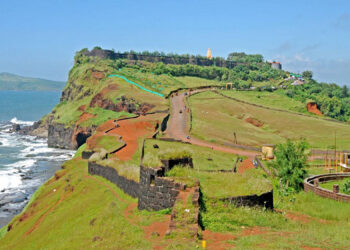 रत्नदुर्ग किल्ल्याच्या संरक्षणासाठी पुढाकार