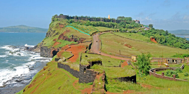 रत्नदुर्ग किल्ल्याच्या संरक्षणासाठी पुढाकार