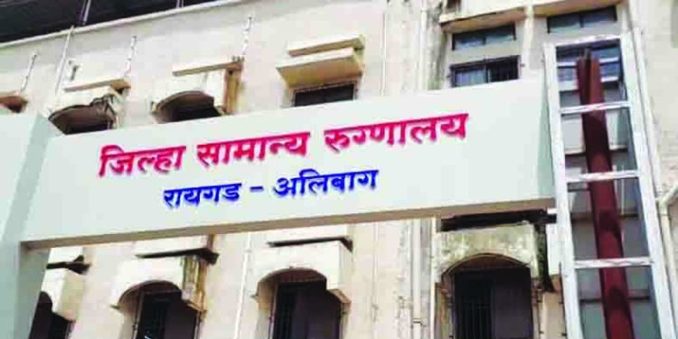 रुग्णाला बघायला आल्या नि पडल्या