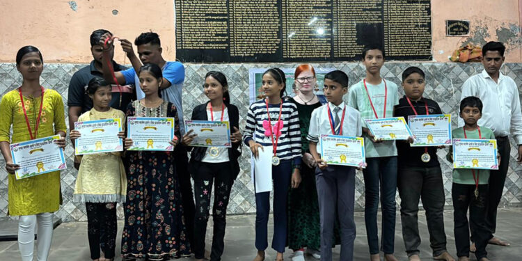 शब्दांच्या जादूगाराला वक्तृत्व स्पर्धेतून श्रद्धांजली