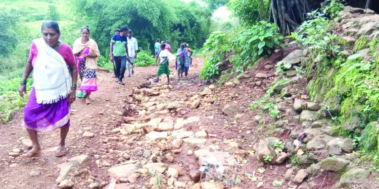 श्रेयवादाच्या लढाईचा आदिवासींना फटका