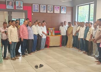 प्रभाकर पाटील यांना अभिवादन