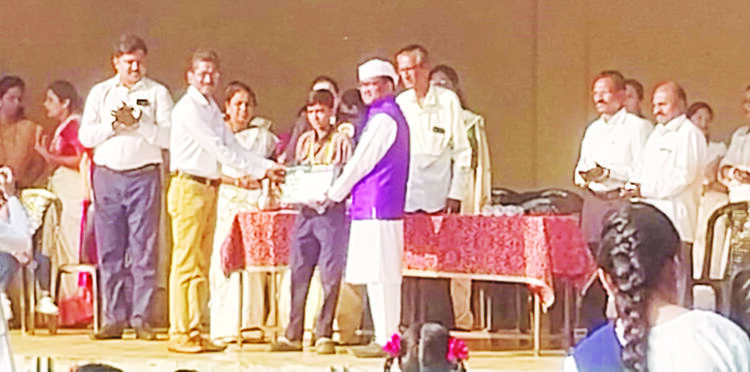 मॉम स्पर्धेत हर्ष तरेकर अव्वल