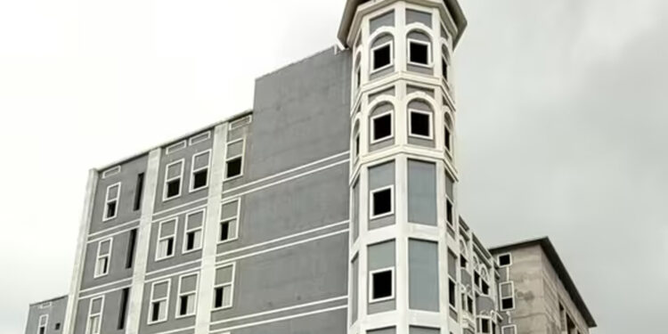 मनोरचे ट्रॉमा केअर व्हेंटिलेटरवर