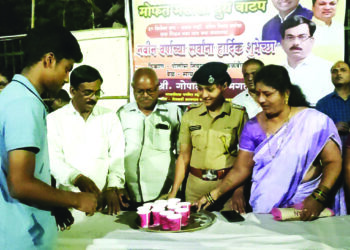 शेकाप मसाला दूध वाटप उपक्रम