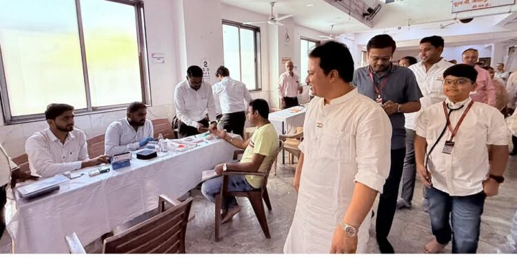 आरोग्य शिबिराला प्रीतम म्हात्रेंची भेट