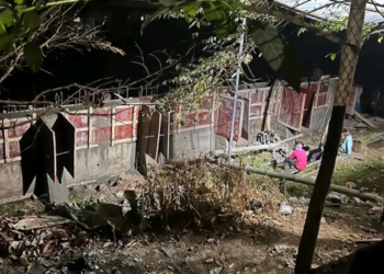 उल्हास नदीमध्ये संरक्षण भिंतीचे बांधकाम