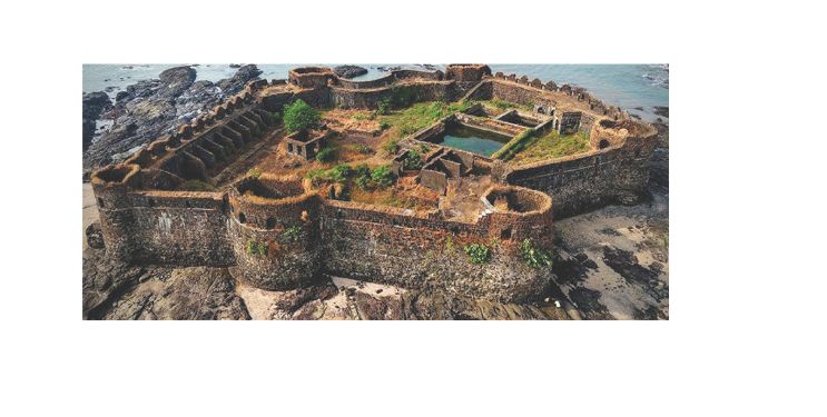 पद्मदुर्गवर अवतरली शिवशाही