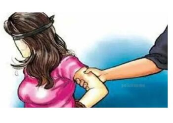 तरुणीचा विनयभंग