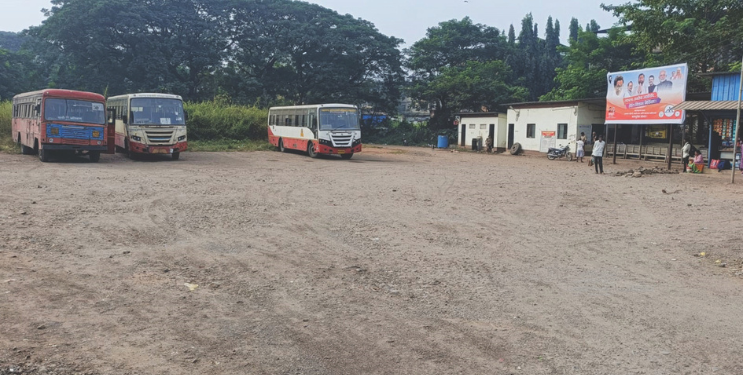 पाली बसस्थानकाची रखडपट्टी