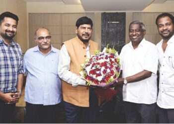 रामदास आठवले यांनी घेतली जयंत पाटील यांची भेट