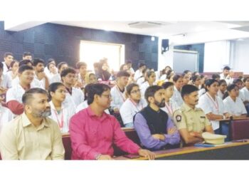 विद्यार्थ्यांनी घेतली अपघात विरहित रायगडची शपथ