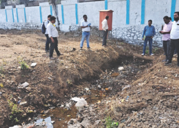 पूरसदृश्य भागाची रेल्वे अधिकार्‍यांकडून पाहणी