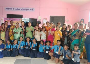 विद्यार्थिनींना स्वसंरक्षण प्रशिक्षणाचे धडे