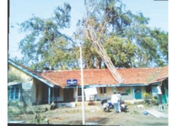 अखेर चार वर्षांनंतर निसर्ग चक्रीवादळात पडलेला टॉवर हटविला