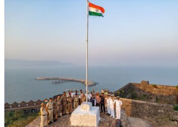 राज्यातील बेटांवर ध्वजारोहण