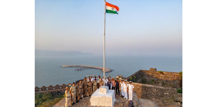 राज्यातील बेटांवर ध्वजारोहण
