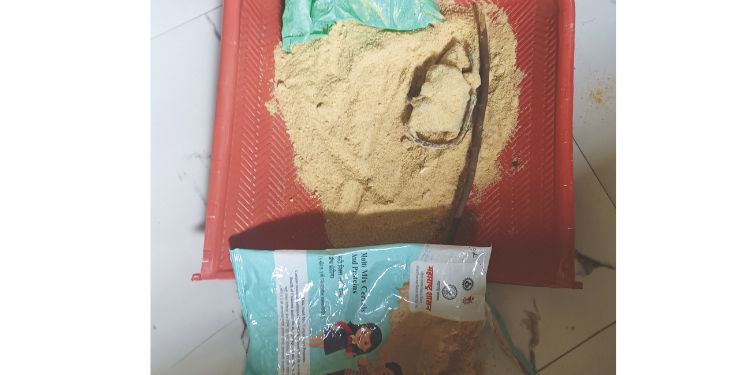 धक्कादायक! अंगणवाडीतील पोषण आहारात सापडला मेलेला उंदीर