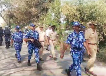 चौक येथे पोलिसांचा रूट मार्च