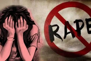 तरुणीवर रिक्षाचालकाचा बलात्कार