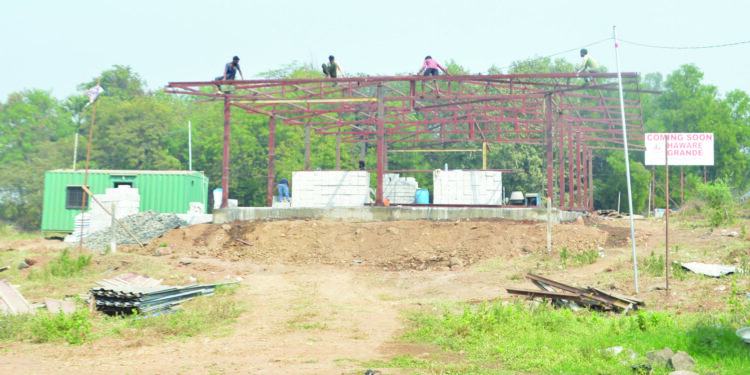 हावरे ग्रुपचे म्हाडाच्या जागेत राजरोसपणे बांधकाम