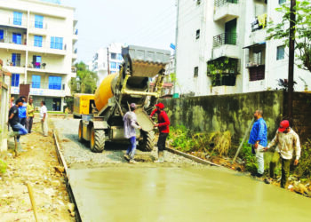 ममदापूर गावात स्वखर्चातून रस्त्याचे काँक्रिटीकरण