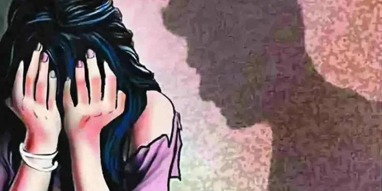 अल्पवयीन मुलीवर अत्याचार