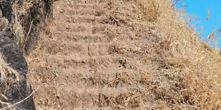 पहिल्या पायवाटेने माथेरान सर