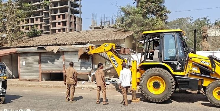 मोर्बा रस्त्यावरील अतिक्रमणावर कारवाईचे