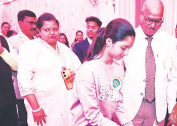 ‘वार्षिक स्नेहसंमेलनात सर्वात बोअर म्हणजे प्रमुख पाहुण्यांचे भाषण’