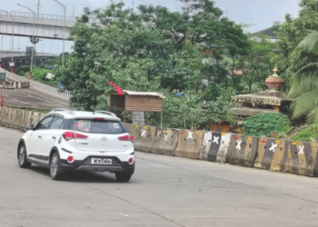 निधीमुळे रखडले उड्डाणपुलाचे काम