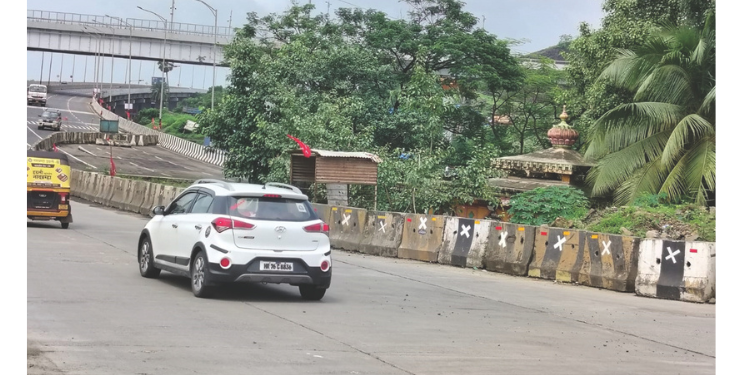 निधीमुळे रखडले उड्डाणपुलाचे काम