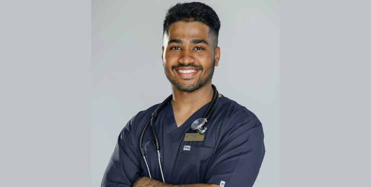 सामान्य कुटुंबातील ओंकार झाला डॉक्टर