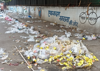 खांदेश्‍वर मंदिर परिसरात कचर्‍याचे ढिग