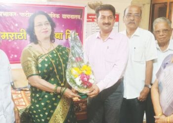 सार्वजनिक वाचनालयात गौरव दिन साजरा