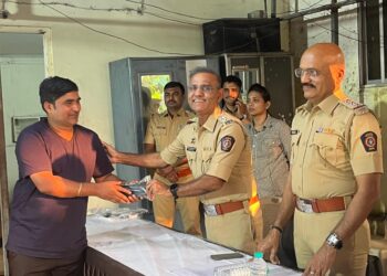 चोरीस गेलेले मोबाईल फोन परत