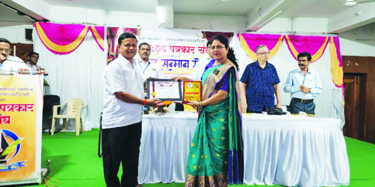 अरुण पवार यांना पुरस्कार