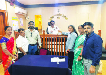 मुंगोशी बौद्धवाडीकडे जाणार्‍या रस्त्याची वाट खडतर