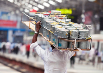 रस्त्यांवरील खोदकामाचा डबेवाल्यांच्या व्यवसायावर परिणाम