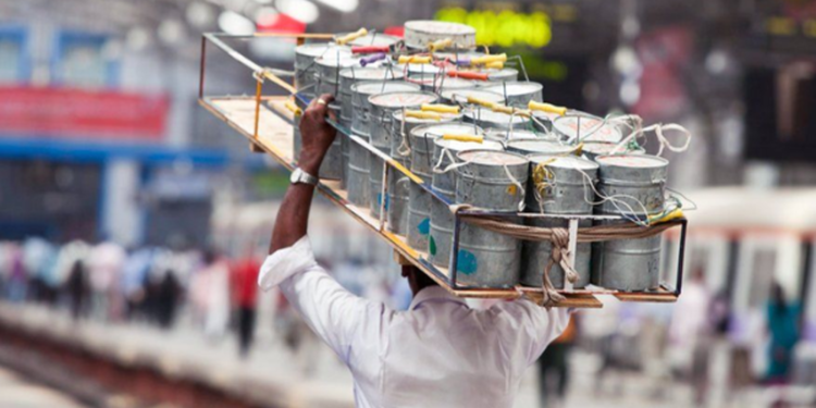 रस्त्यांवरील खोदकामाचा डबेवाल्यांच्या व्यवसायावर परिणाम