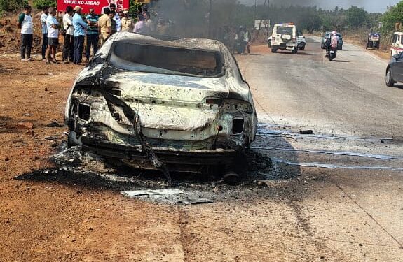 चांदोरे गावाजवळ बर्निंग कारचा थरार