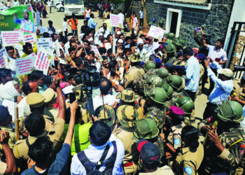 सरकारकडून आंदोलन चिरडण्याचा प्रयत्न