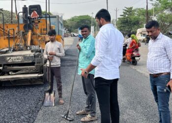कर्जत चारफाटा झाला खड्डेमुक्त; चालकांसह स्थानिकांमध्ये समाधान