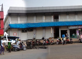 पेण भाजी मार्केटचा रस्ता चोरीला