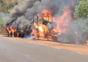 बोडणी घाटात बर्निंग ट्रेलरचा थरार