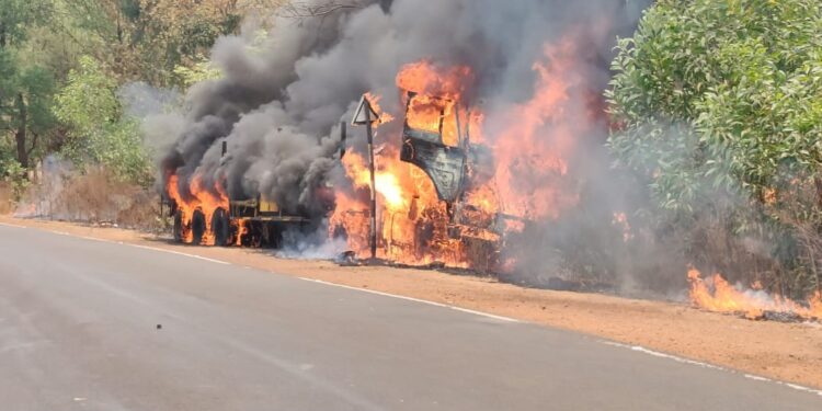 बोडणी घाटात बर्निंग ट्रेलरचा थरार