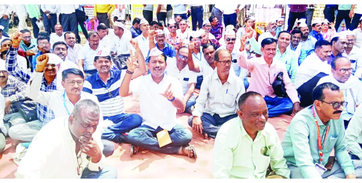 समग्र शिक्षा कंत्राटी कर्मचार्‍यांचे उपोषण