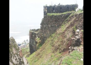 कोर्लई किल्ल्यात सुविधांचा अभाव